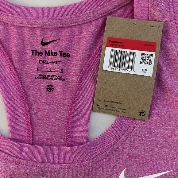 The Nike Tee in pink - Picture 3 of 3